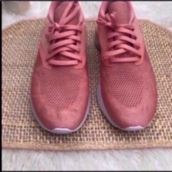 Nike Odyssey React 2 Flyknit Pink Quartz NEW - Picture 7 of 14